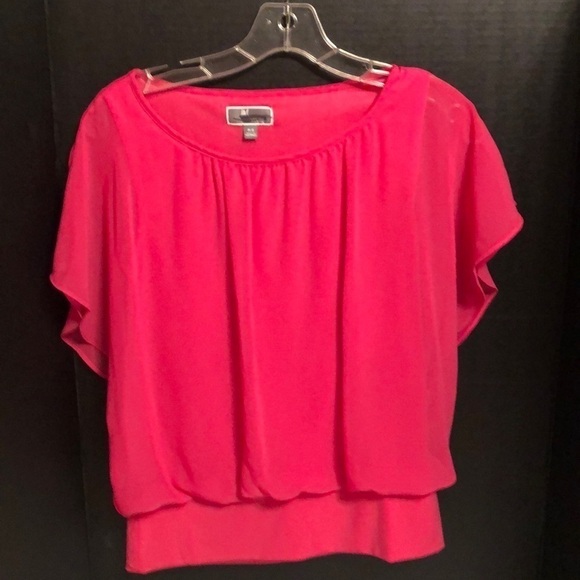 JM hot pink pullover top. SP - Picture 1 of 4